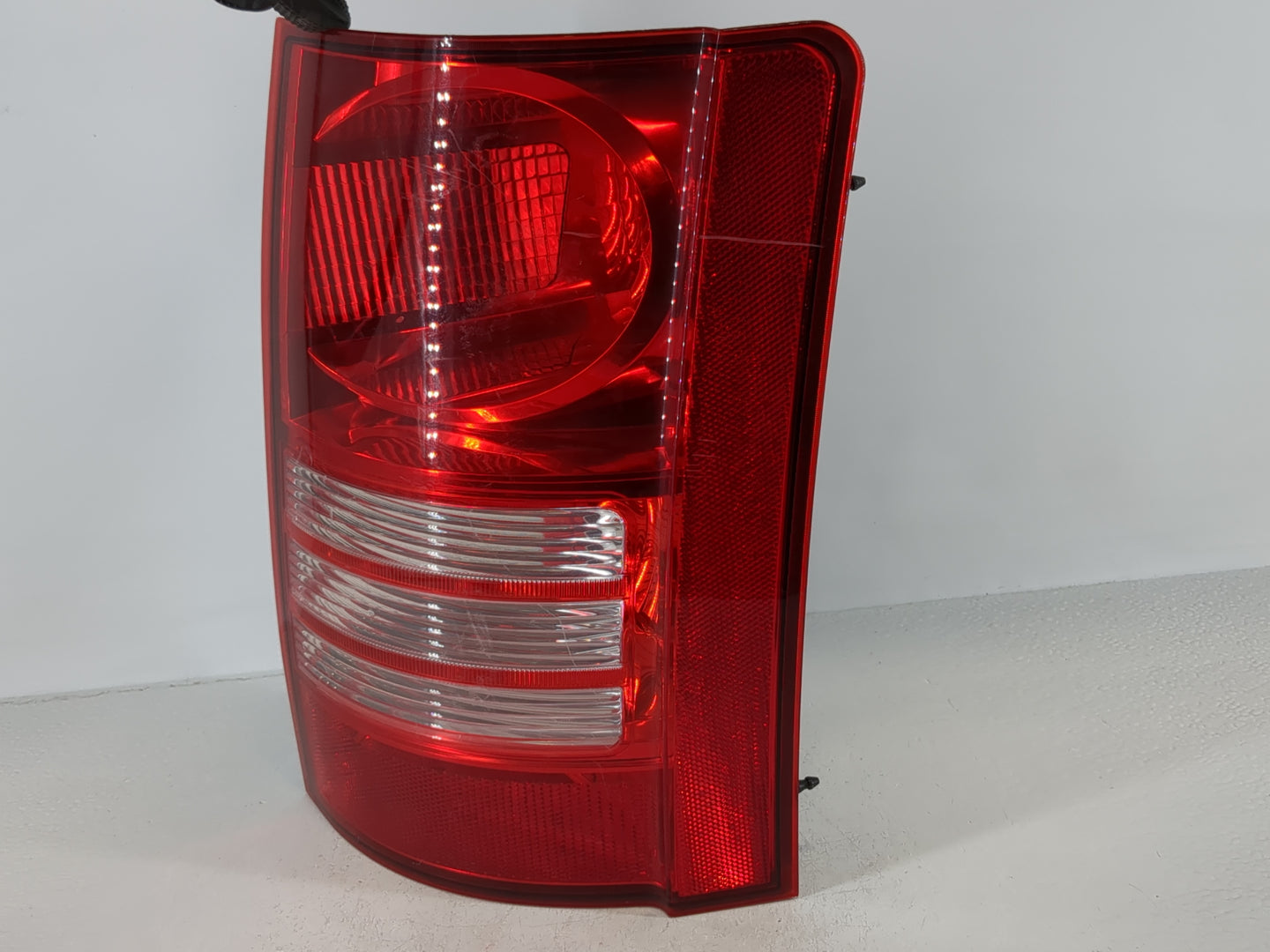 2008-2010 Chrysler Town & Country Tail Light Assembly Passenger Right OEM P/N:05113200AB Fits Fits 2008 2009 2010 OEM Used A