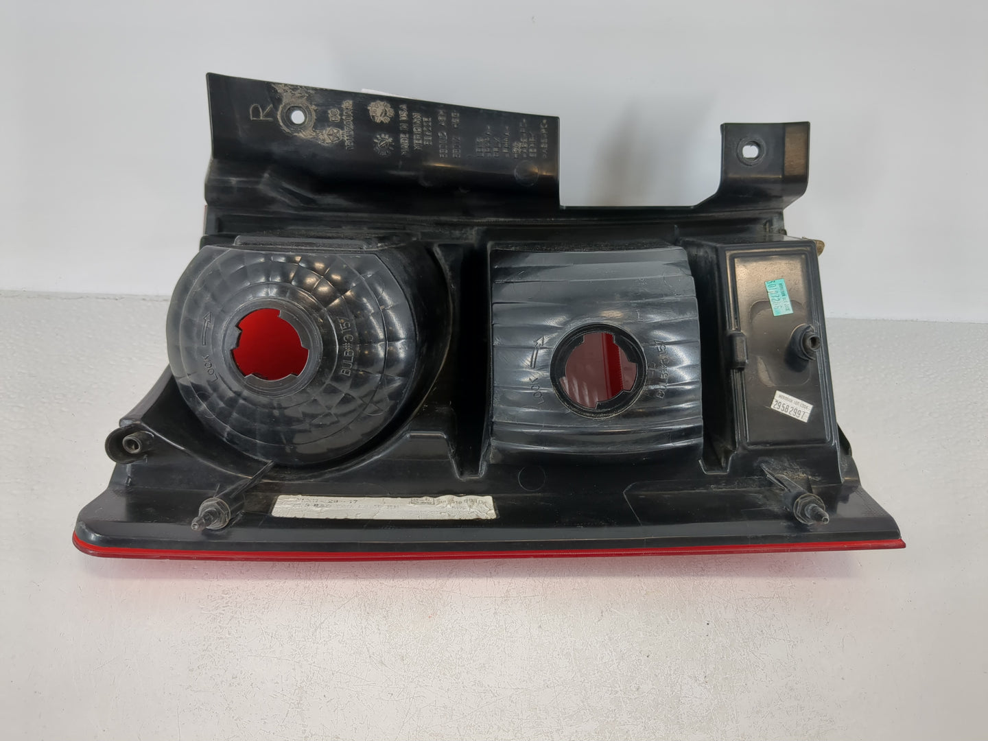 2008-2010 Chrysler Town & Country Tail Light Assembly Passenger Right OEM P/N:05113200AB Fits Fits 2008 2009 2010 OEM Used A