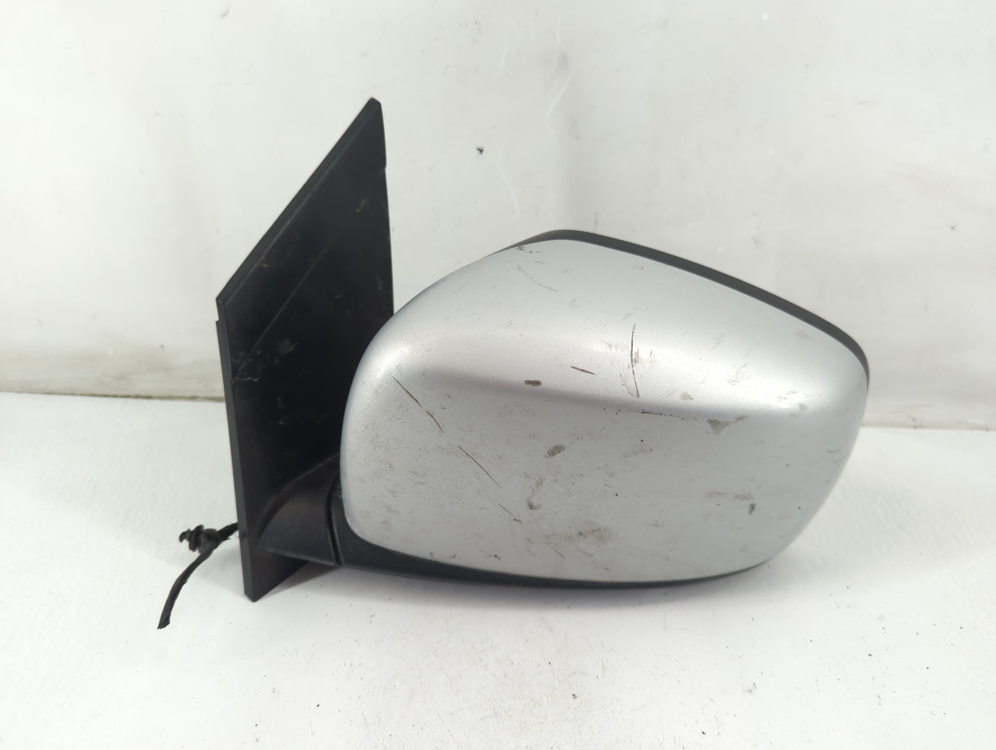 2008-2010 Chrysler Town & Country Driver Side View Mirror - Left Door Mirror OEM Used - Oemusedautoparts1.com