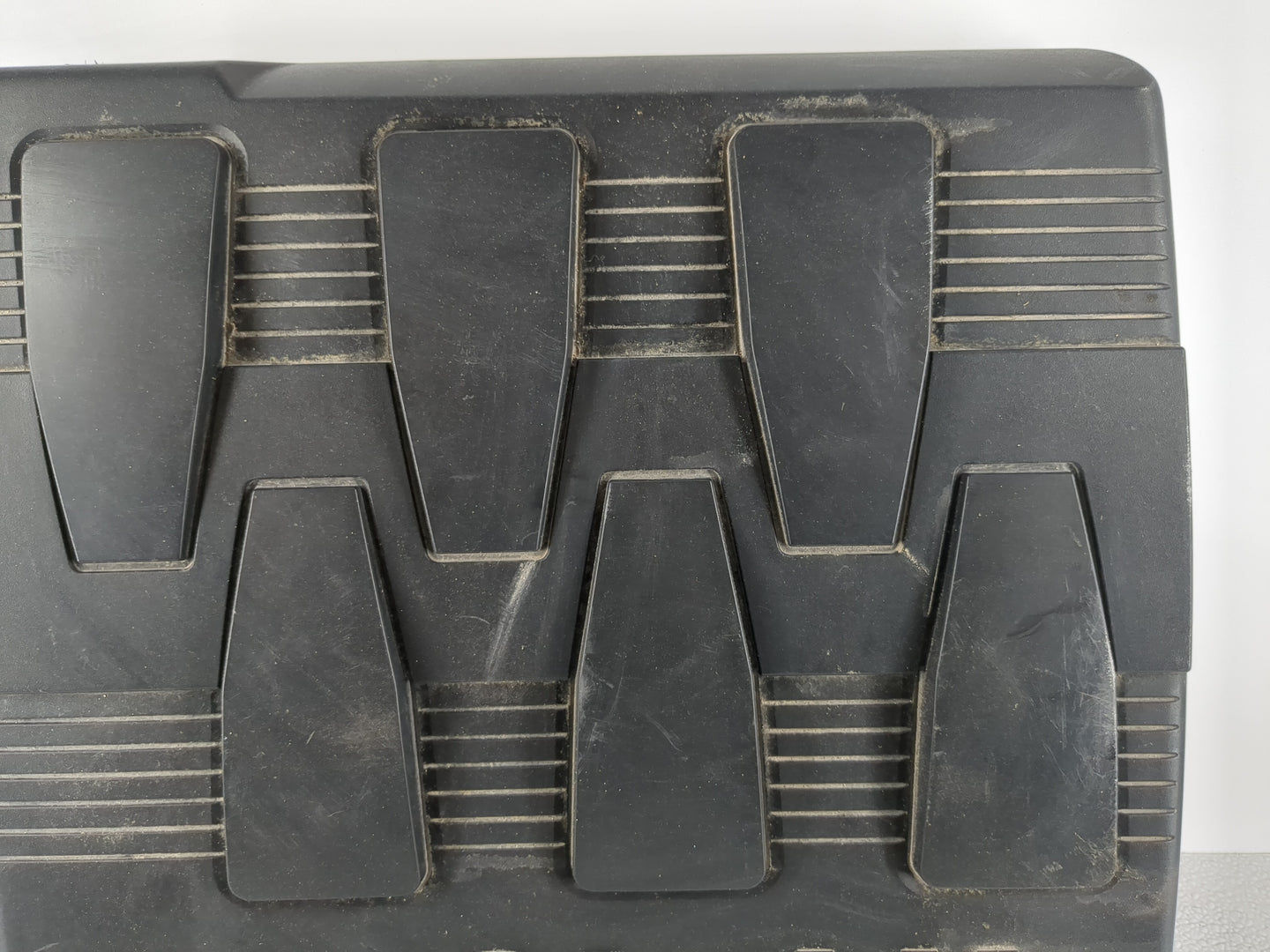 2009 Chrysler Town & Country Engine Cover - Oemusedautoparts1.com