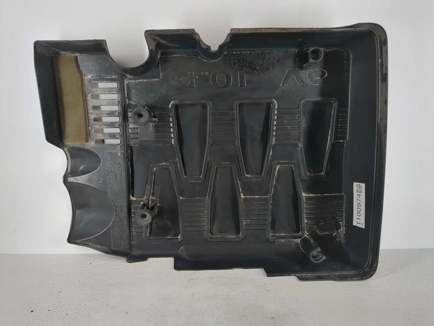 2009 Chrysler Town & Country Engine Cover - Oemusedautoparts1.com