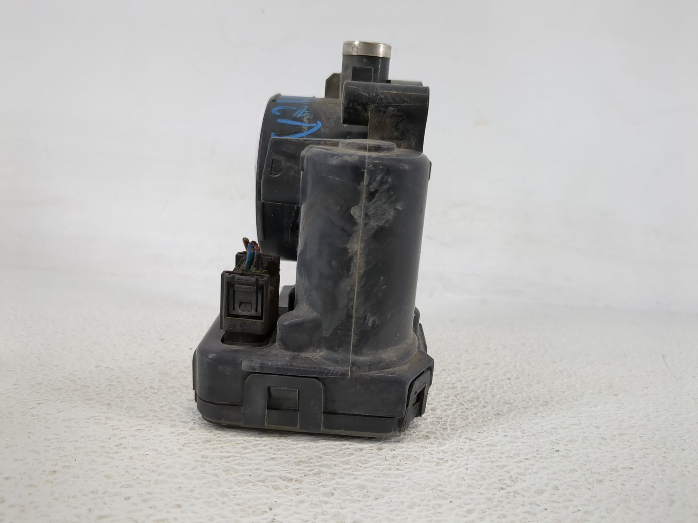 2008-2010 Chrysler Town & Country Throttle Body P/N:04593858AB Fits Fits 2006 2007 2008 2009 2010 2011 OEM Used Auto Parts -