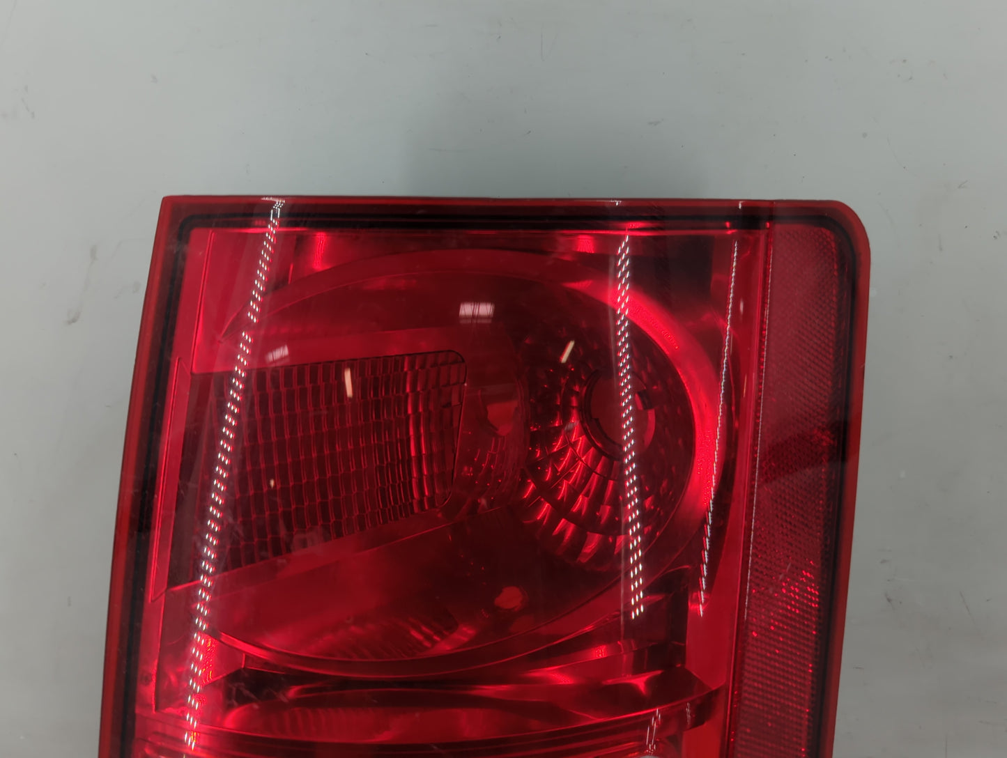 2008-2010 Chrysler Town & Country Tail Light Assembly Passenger Right OEM P/N:58622E 53002 ASM, 53012 HSG Fits Fits 2008 200
