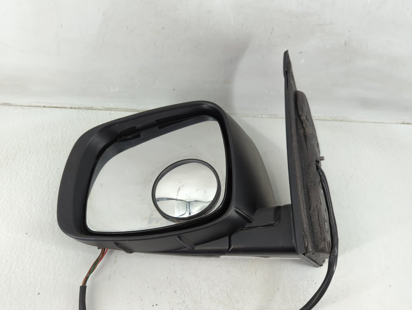 2008-2010 Chrysler Town & Country Driver Side View Mirror - Left Door Mirror OEM Used - Oemusedautoparts1.com