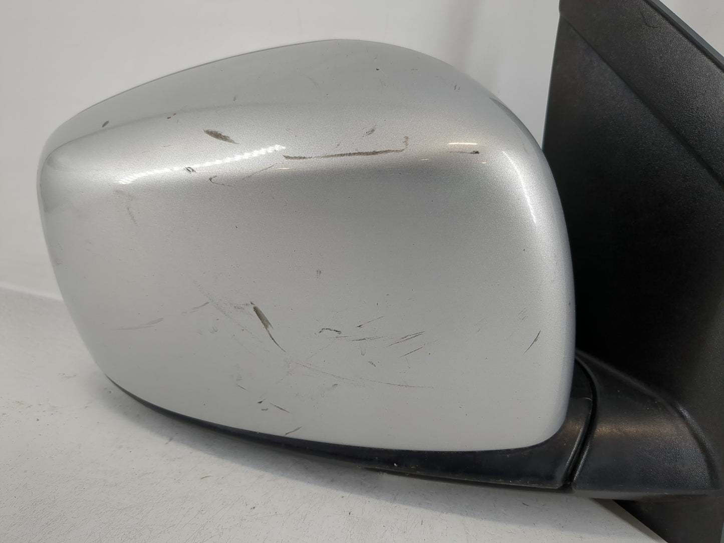 2008-2010 Chrysler Town & Country Passenger Side View Mirror - Right Door Mirror OEM Used - Oemusedautoparts1.com