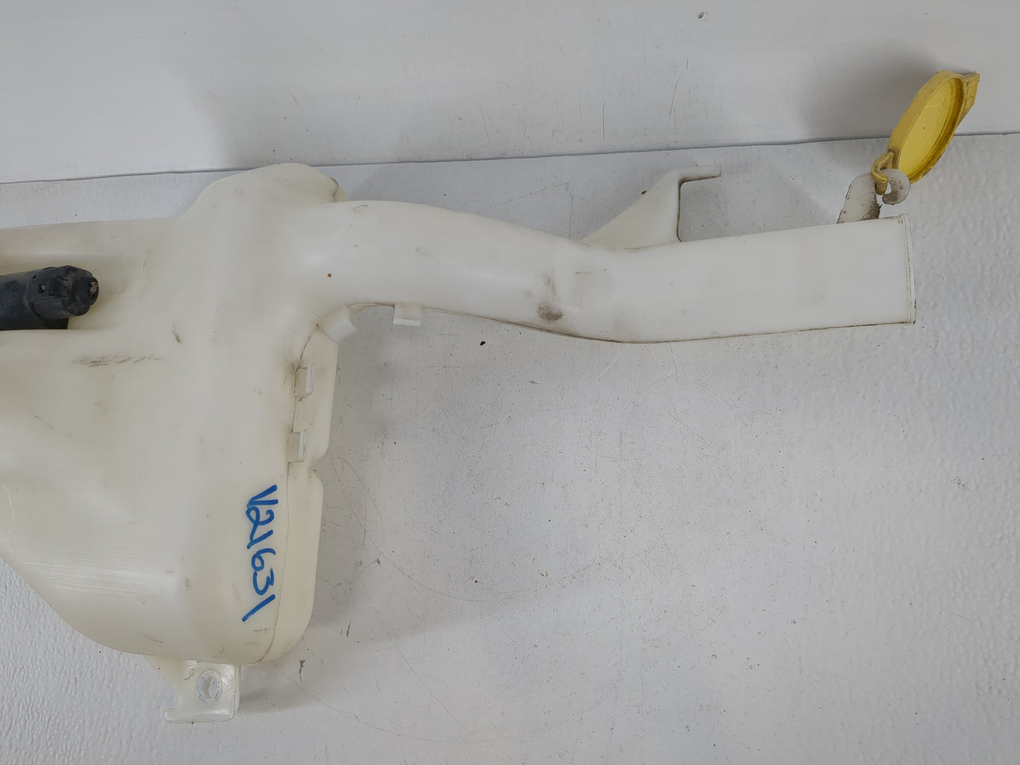 2008 Town & Country Windshield Washer Fluid Reservoir Bottle Oem - Oemusedautoparts1.com