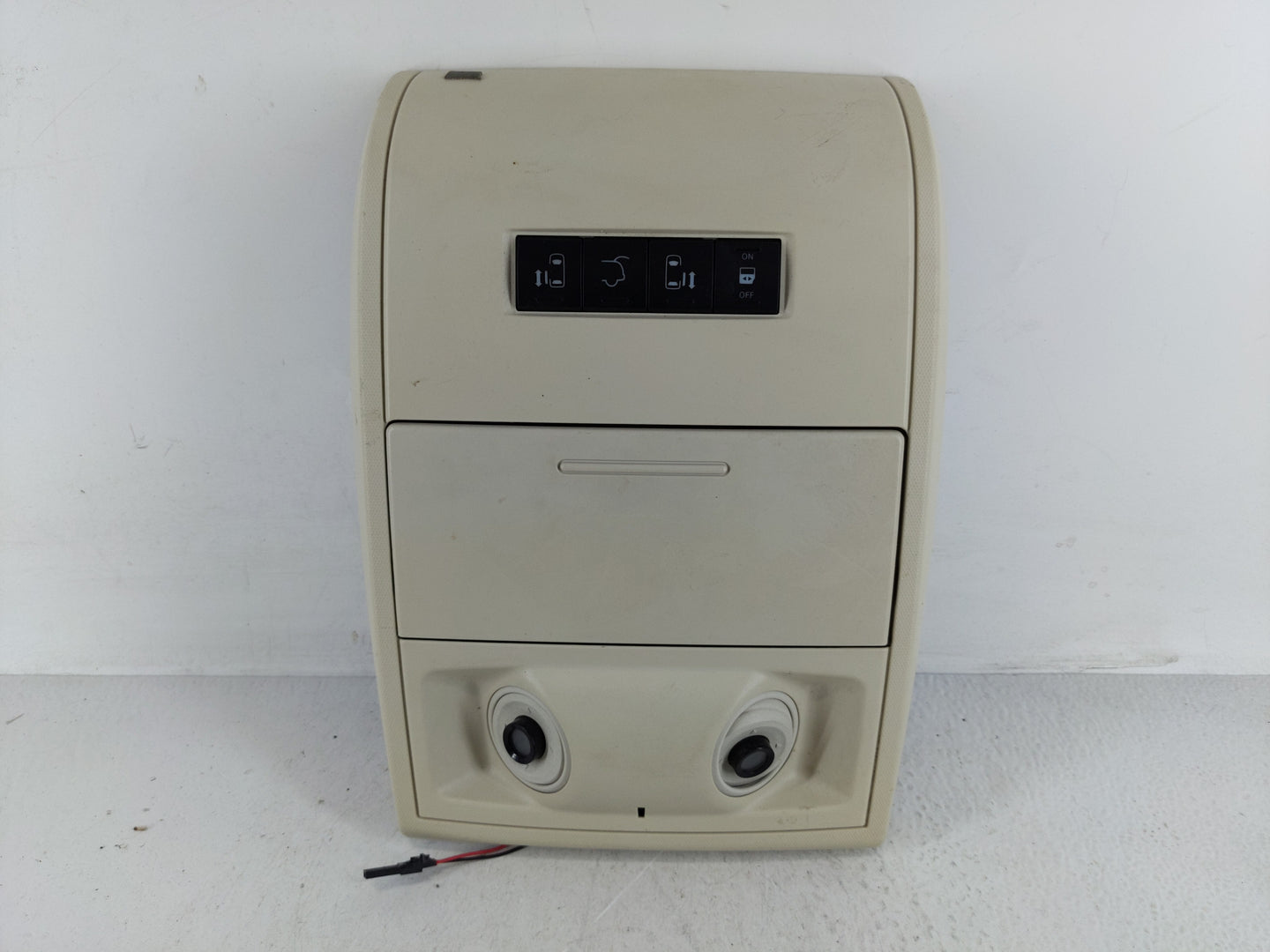 2009 Chrysler Town & Country Overhead Roof Console - Oemusedautoparts1.com