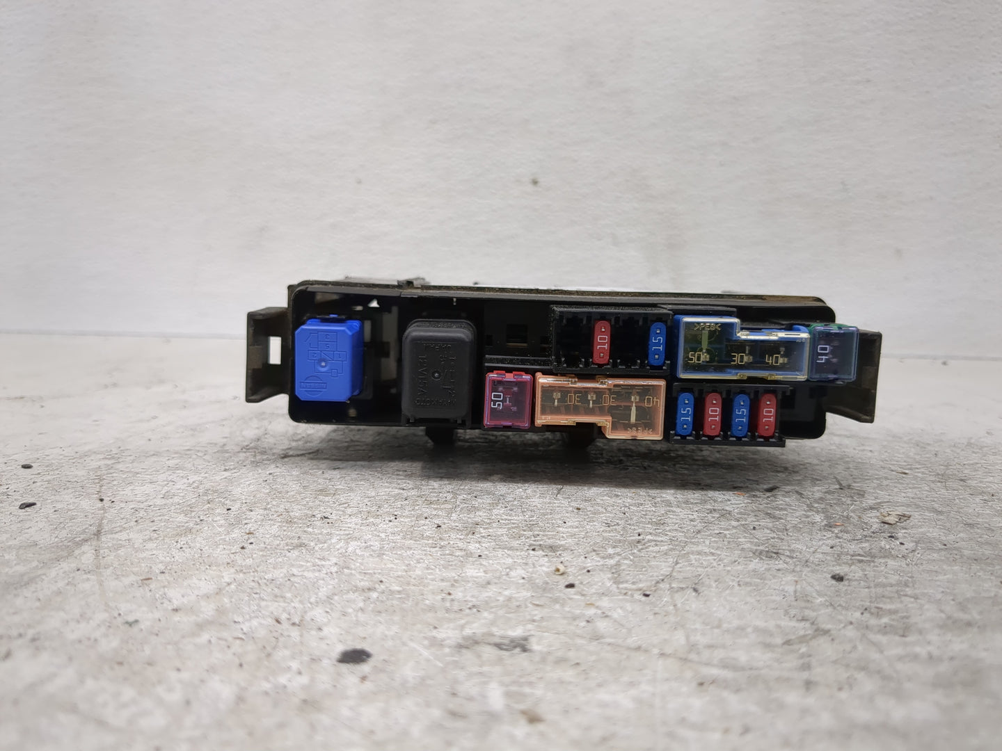 2009-2009 Chrysler Town & Country Fusebox Fuse Box Relay Module Tipm - Oemusedautoparts1.com