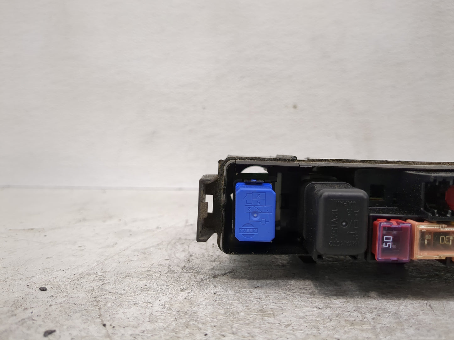 2009-2009 Chrysler Town & Country Fusebox Fuse Box Relay Module Tipm - Oemusedautoparts1.com
