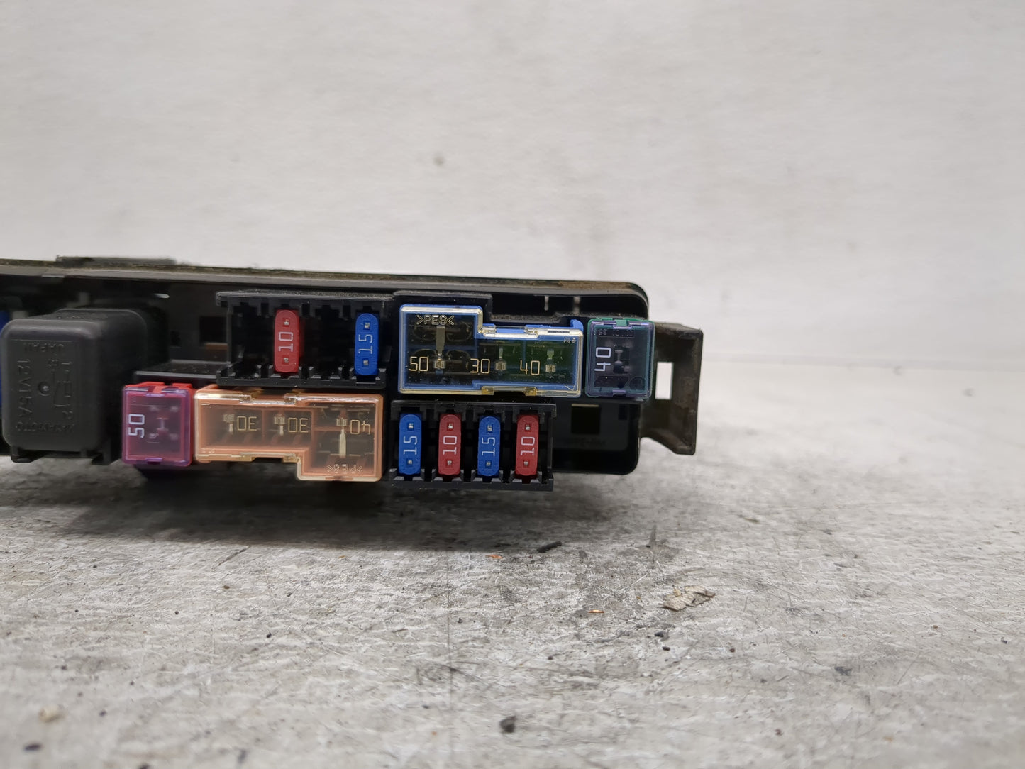 2009-2009 Chrysler Town & Country Fusebox Fuse Box Relay Module Tipm - Oemusedautoparts1.com