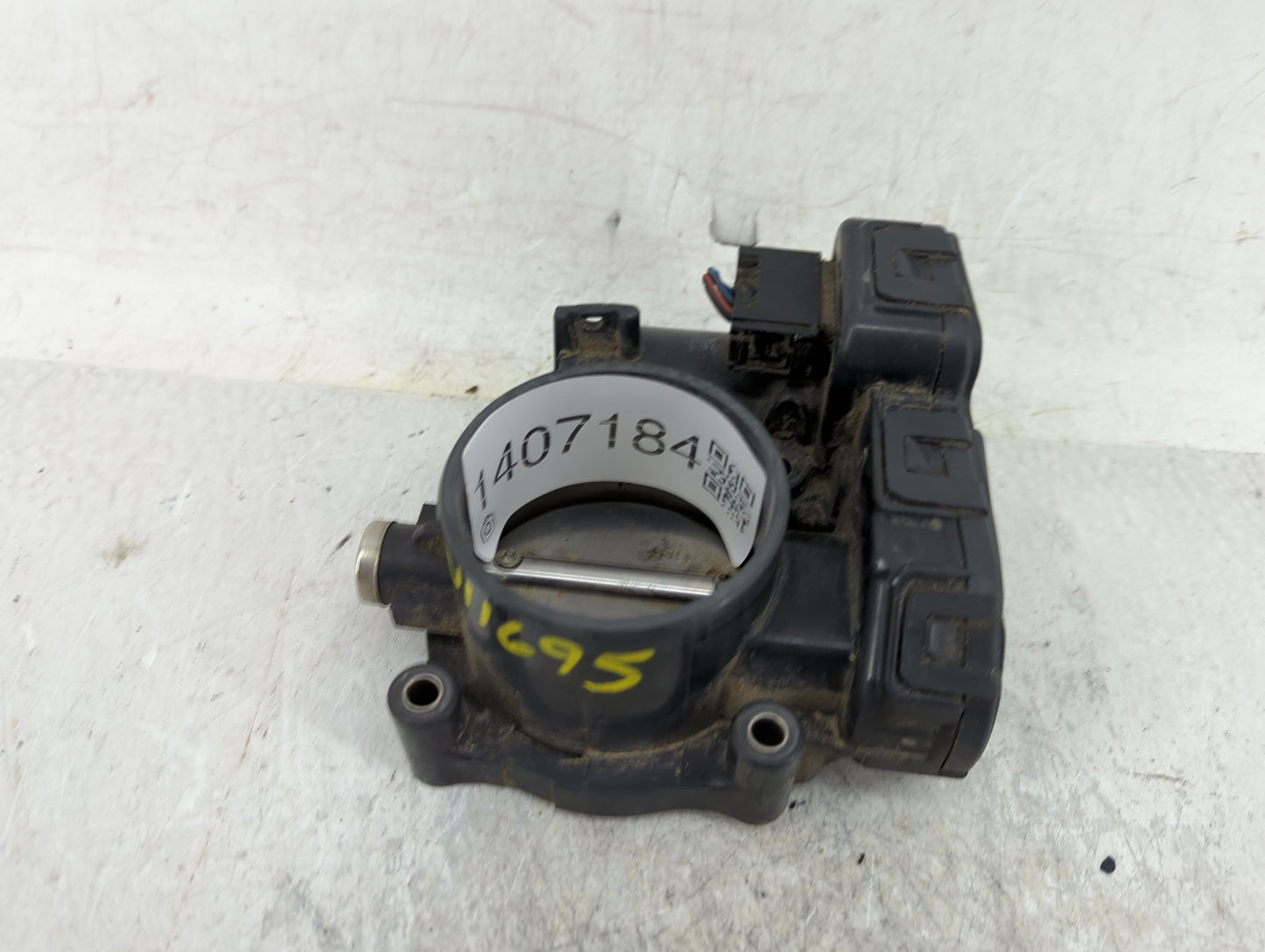 2008-2010 Chrysler Town & Country Throttle Body P/N:04593858AB Fits Fits 2008 2009 2010 2011 OEM Used Auto Parts - Oemusedau