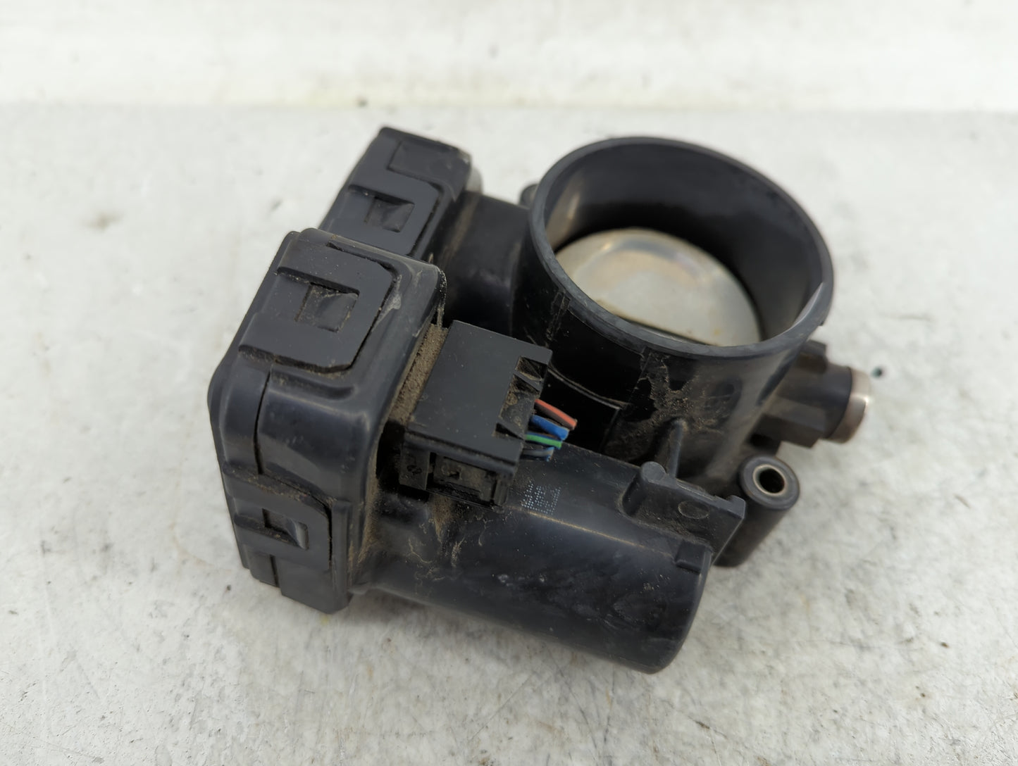 2008-2010 Chrysler Town & Country Throttle Body P/N:04593858AB Fits Fits 2008 2009 2010 2011 OEM Used Auto Parts - Oemusedau
