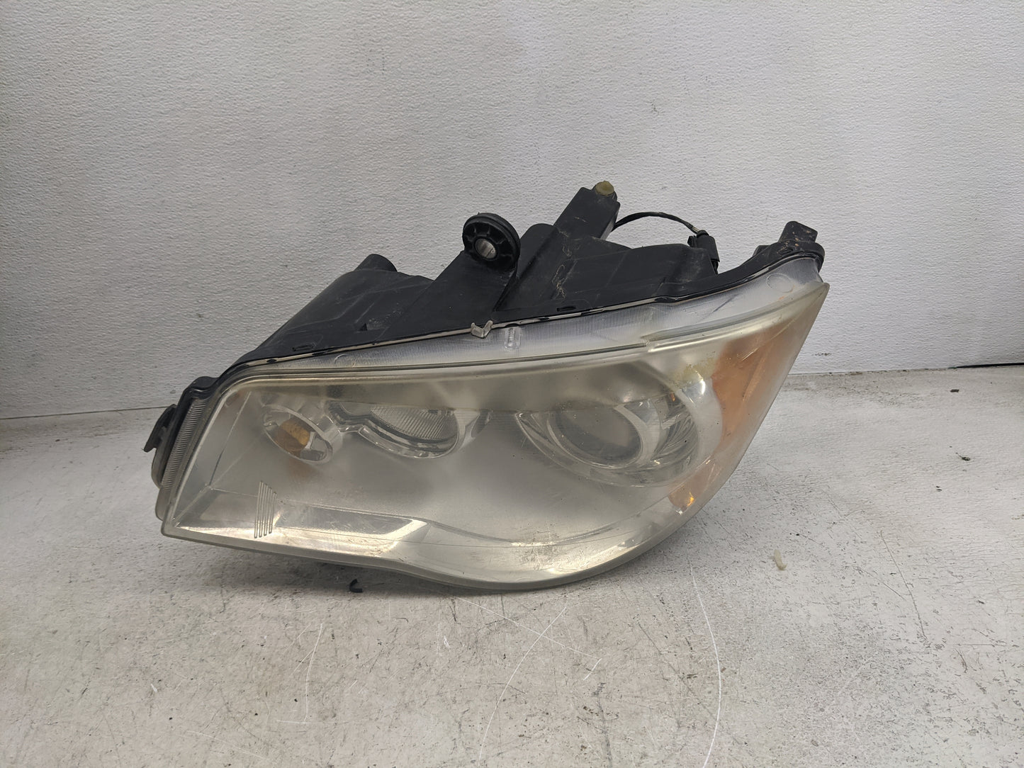2009 Chrysler Town & Country Driver Left Oem Head Light Headlight Lamp - Oemusedautoparts1.com