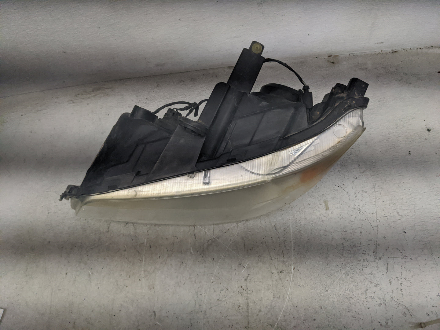 2009 Chrysler Town & Country Driver Left Oem Head Light Headlight Lamp - Oemusedautoparts1.com