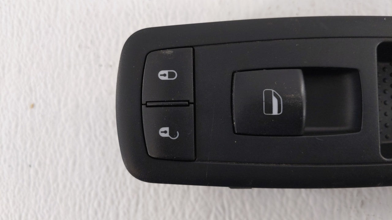 2009 Chrysler Town & Country Passeneger Right Power Window Switch - Oemusedautoparts1.com