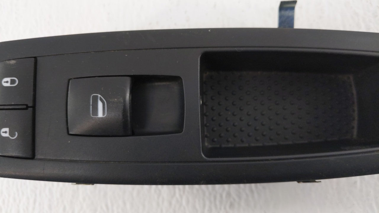 2009 Chrysler Town & Country Passeneger Right Power Window Switch - Oemusedautoparts1.com