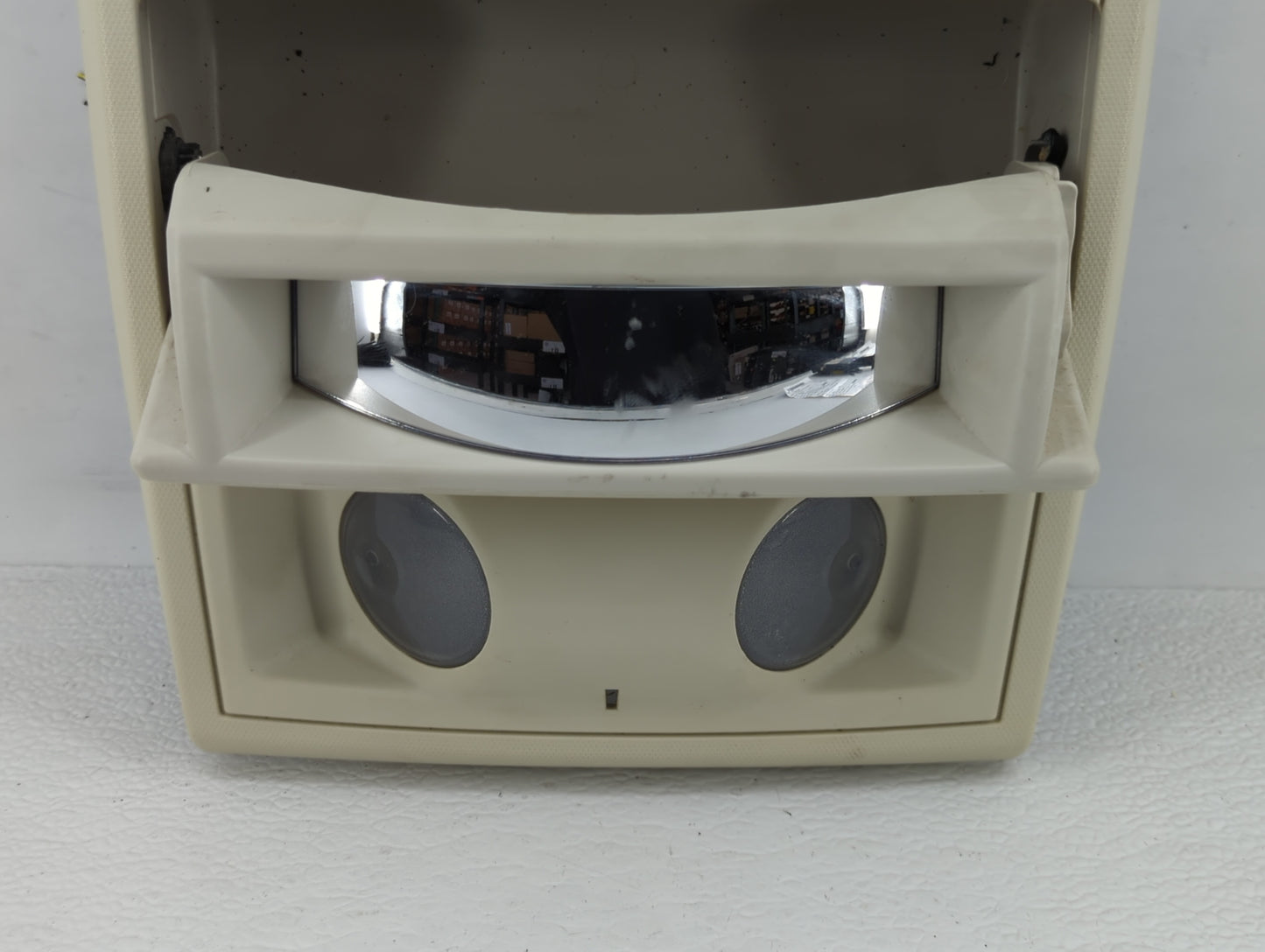 2009 Chrysler Town & Country Overhead Roof Console Light Beige - Oemusedautoparts1.com