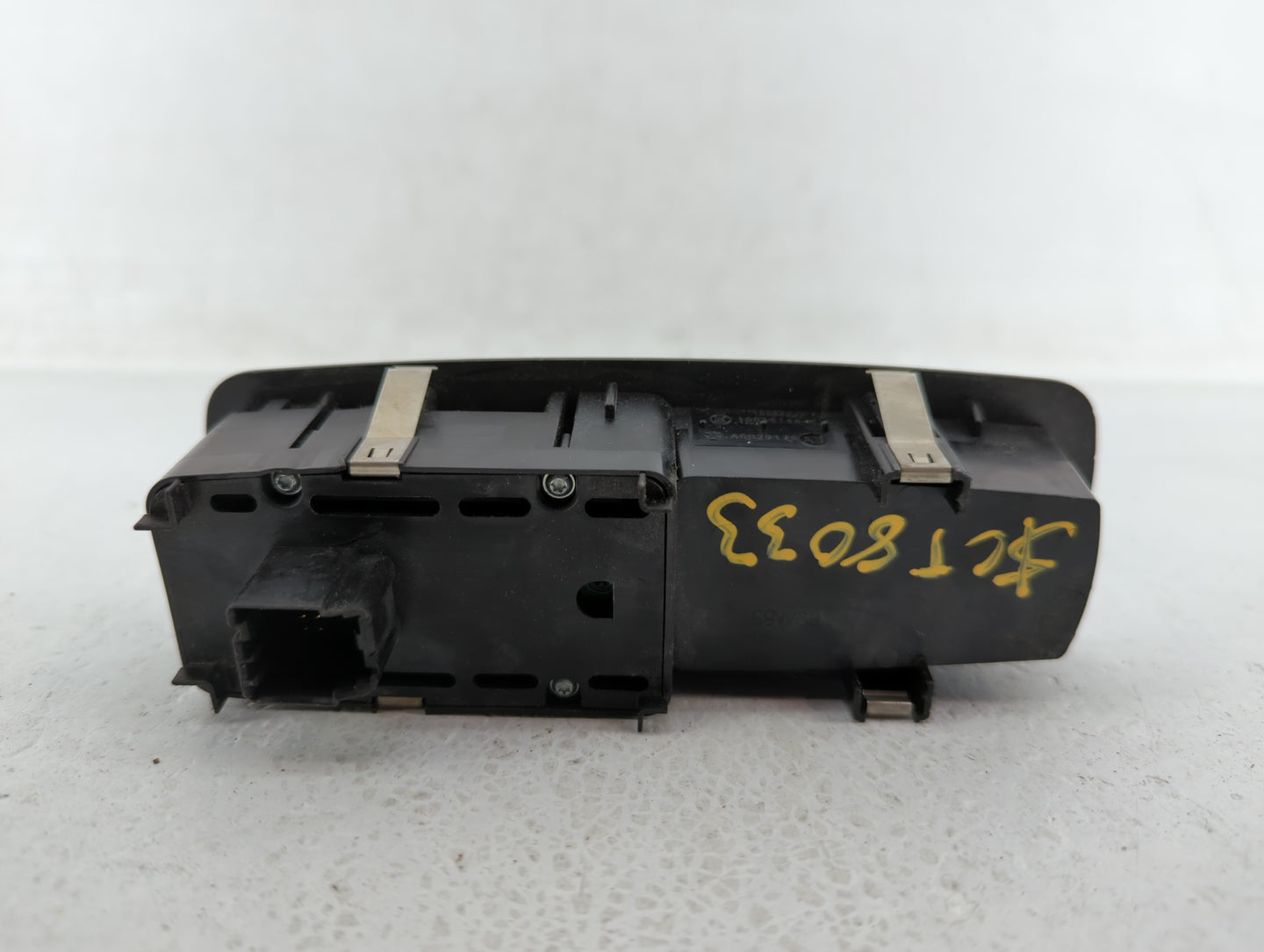 2009 Chrysler Town & Country Passenger Right Power Window Switch - Oemusedautoparts1.com