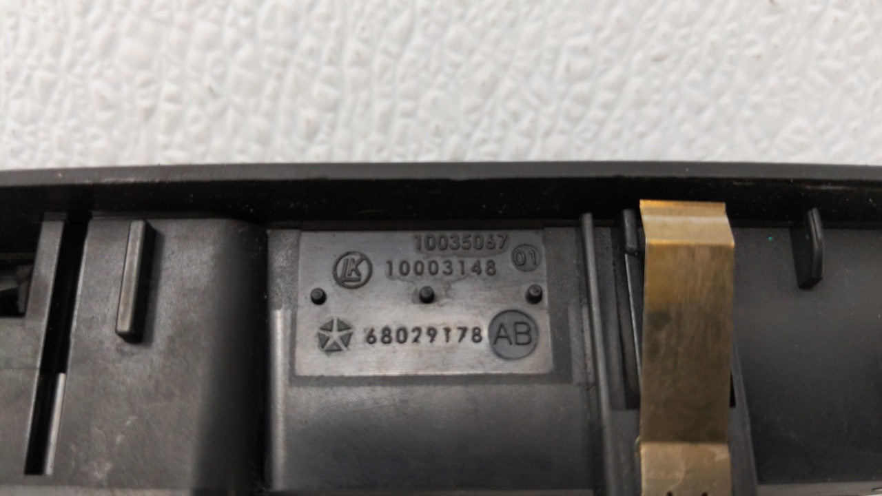2009 Chrysler Town & Country Passeneger Right Power Window Switch - Oemusedautoparts1.com
