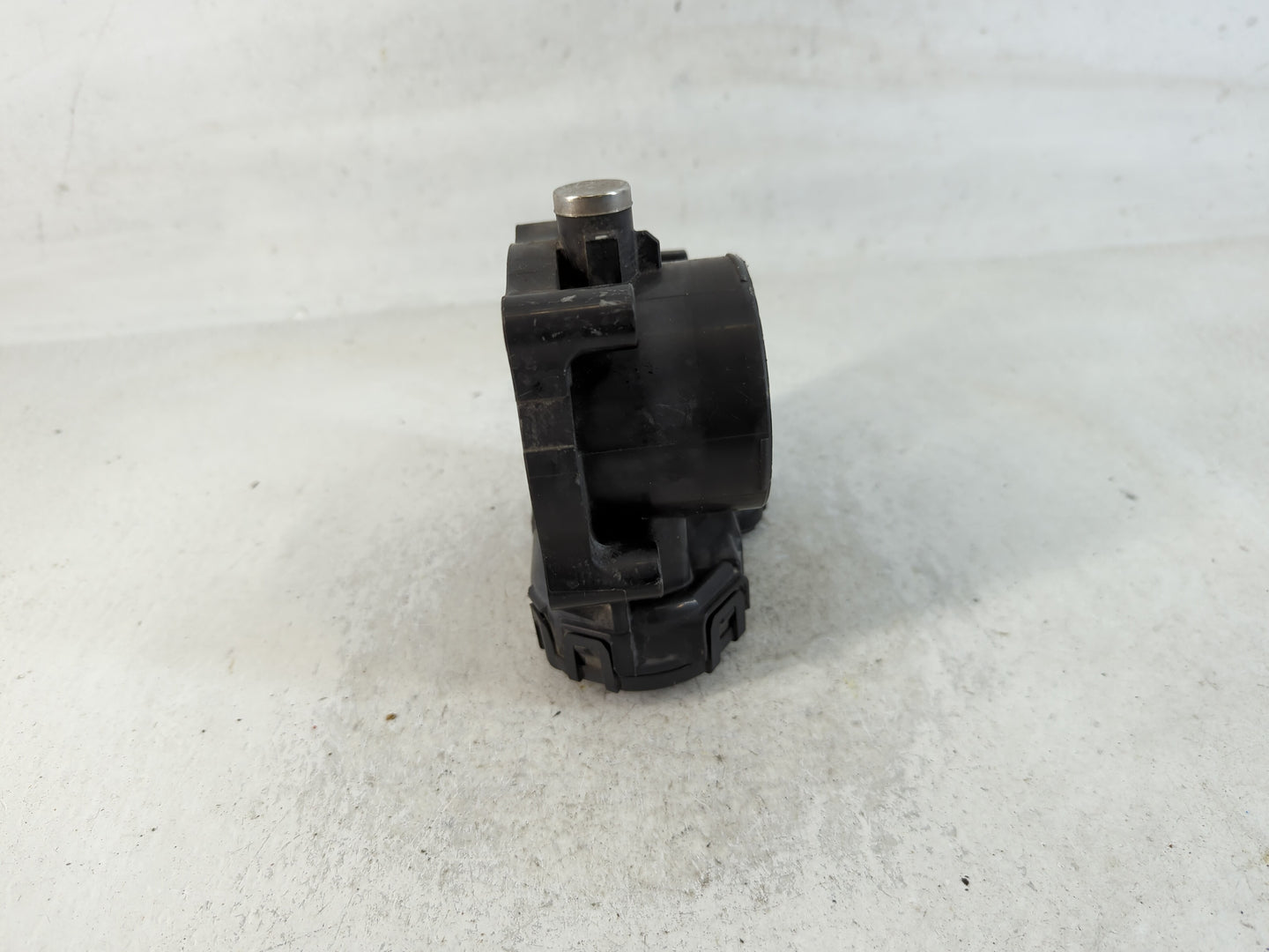 2008-2010 Chrysler Town & Country Throttle Body P/N:04593858AB Fits Fits 2008 2009 2010 2011 OEM Used Auto Parts - Oemusedau