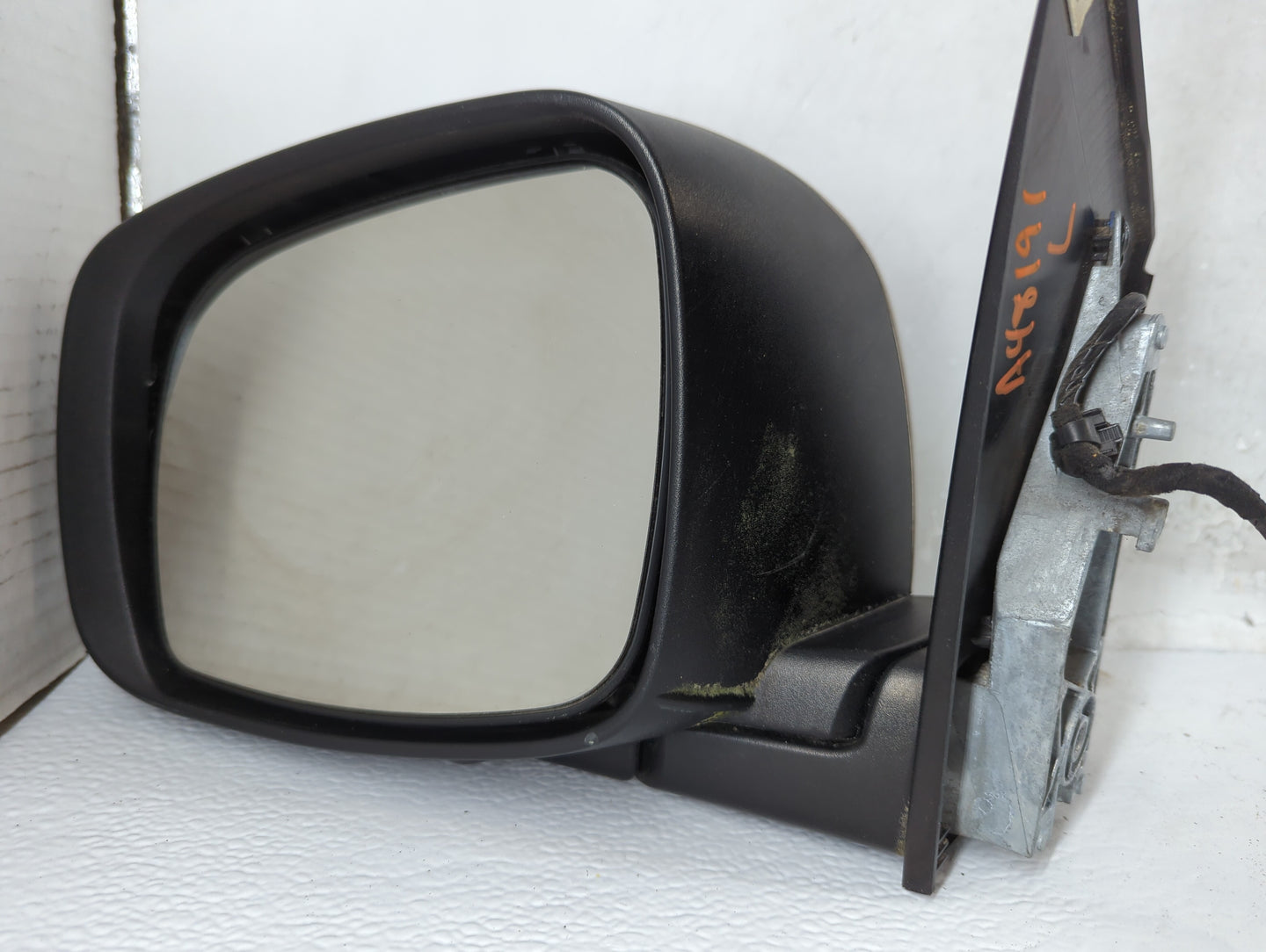 2008-2010 Chrysler Town & Country Driver Side View Mirror - Left Door Mirror OEM Used - Oemusedautoparts1.com