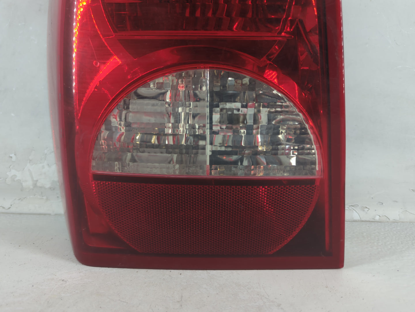 2008-2012 Dodge Caliber Tail Light Assembly Driver Left OEM P/N:05303753 05303881 Fits Fits 2008 2009 2010 2011 2012 OEM Use