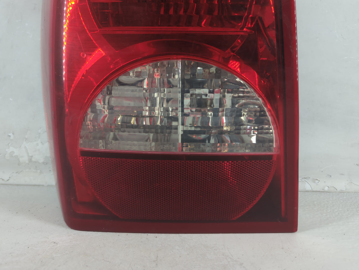 2008-2012 Dodge Caliber Tail Light Assembly Driver Left OEM P/N:05303753 05303881 Fits Fits 2008 2009 2010 2011 2012 OEM Use