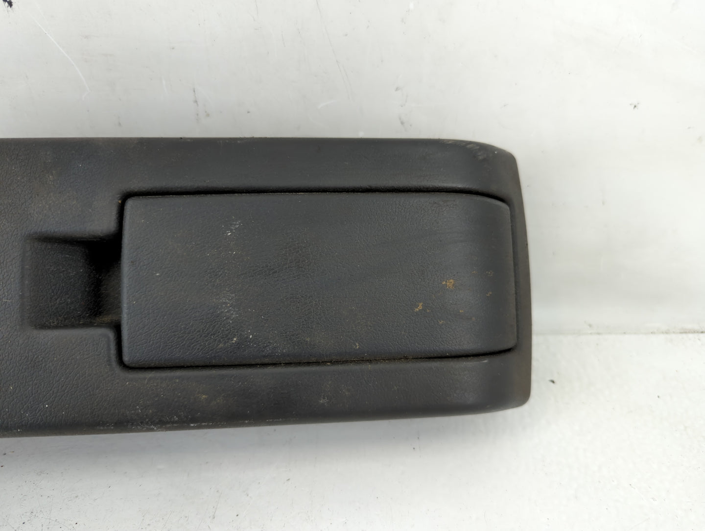 2007-2009 Dodge Caliber Center Console Armrest Cover Lid P/N:196 08 Fits Fits 2007 2008 2009 OEM Used Auto Parts - Oemusedau