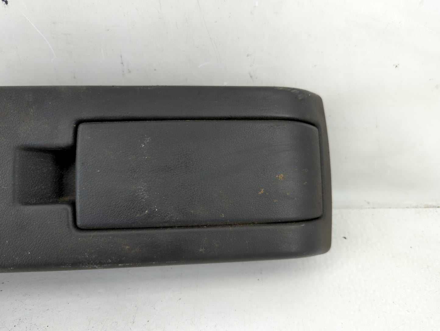 2007-2009 Dodge Caliber Center Console Armrest Cover Lid P/N:196 08 Fits Fits 2007 2008 2009 OEM Used Auto Parts - Oemusedau