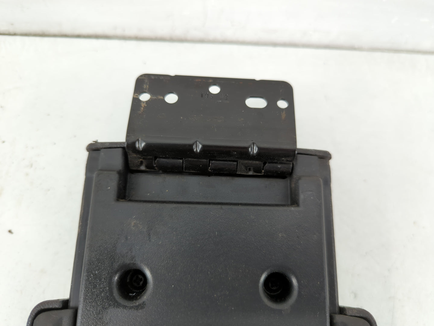 2007-2009 Dodge Caliber Center Console Armrest Cover Lid P/N:196 08 Fits Fits 2007 2008 2009 OEM Used Auto Parts - Oemusedau