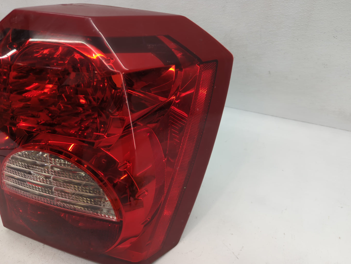 2008-2012 Dodge Caliber Tail Light Assembly Passenger Right OEM P/N:320264 BUX 320080 Fits Fits 2008 2009 2010 2011 2012 OEM