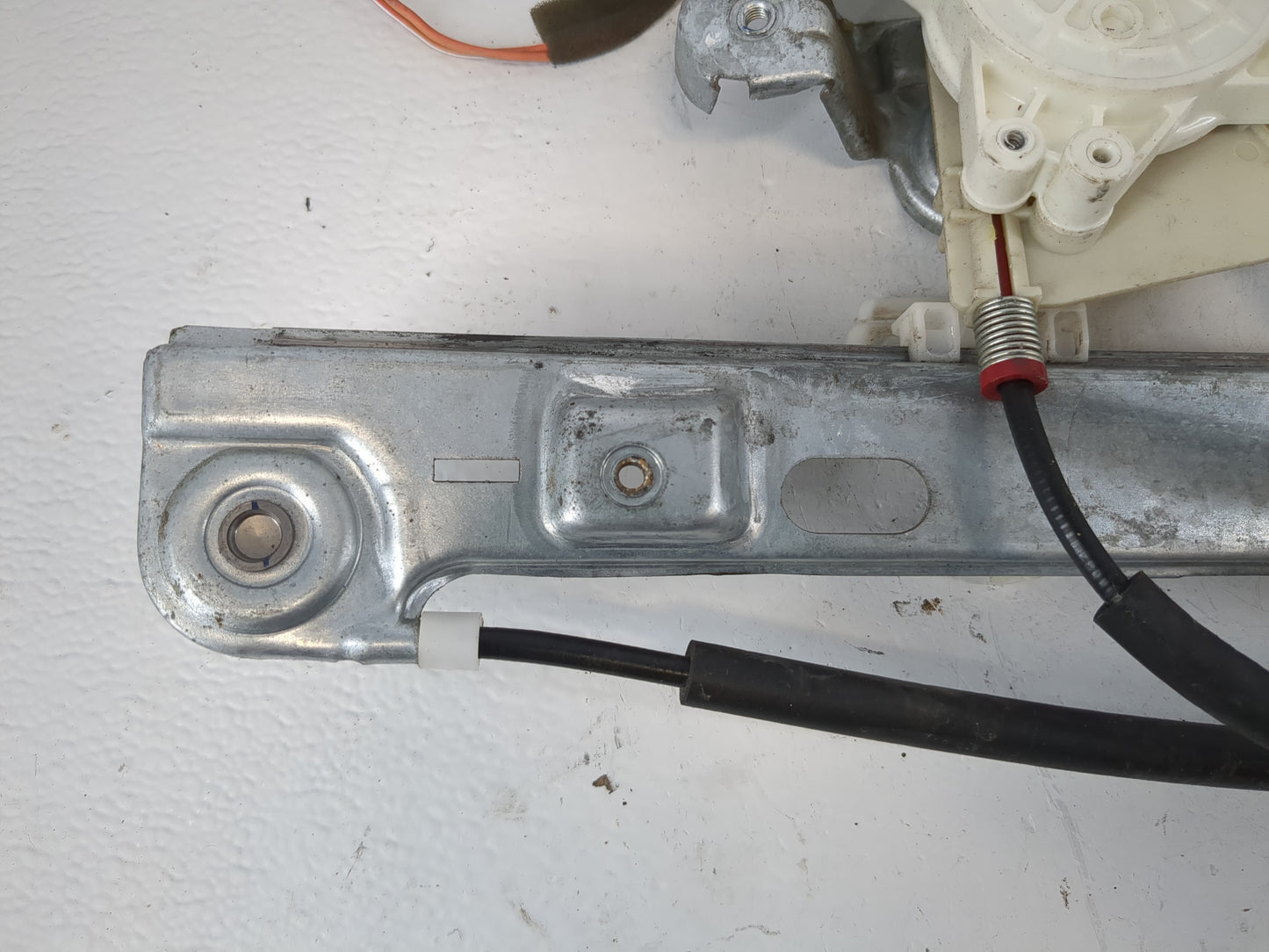 2007-2010 Dodge Caliber Driver Left Front Window Regulator 1065791 - Oemusedautoparts1.com