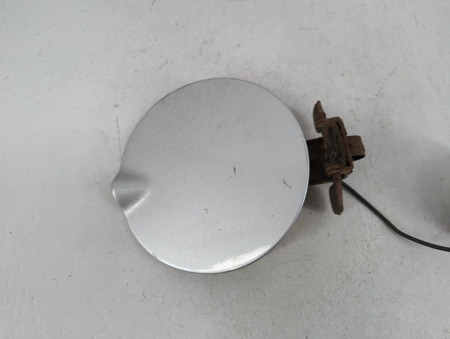 2009 Dodge Caliber Fuel Tank Door Lid Gas Tank Silver - Oemusedautoparts1.com