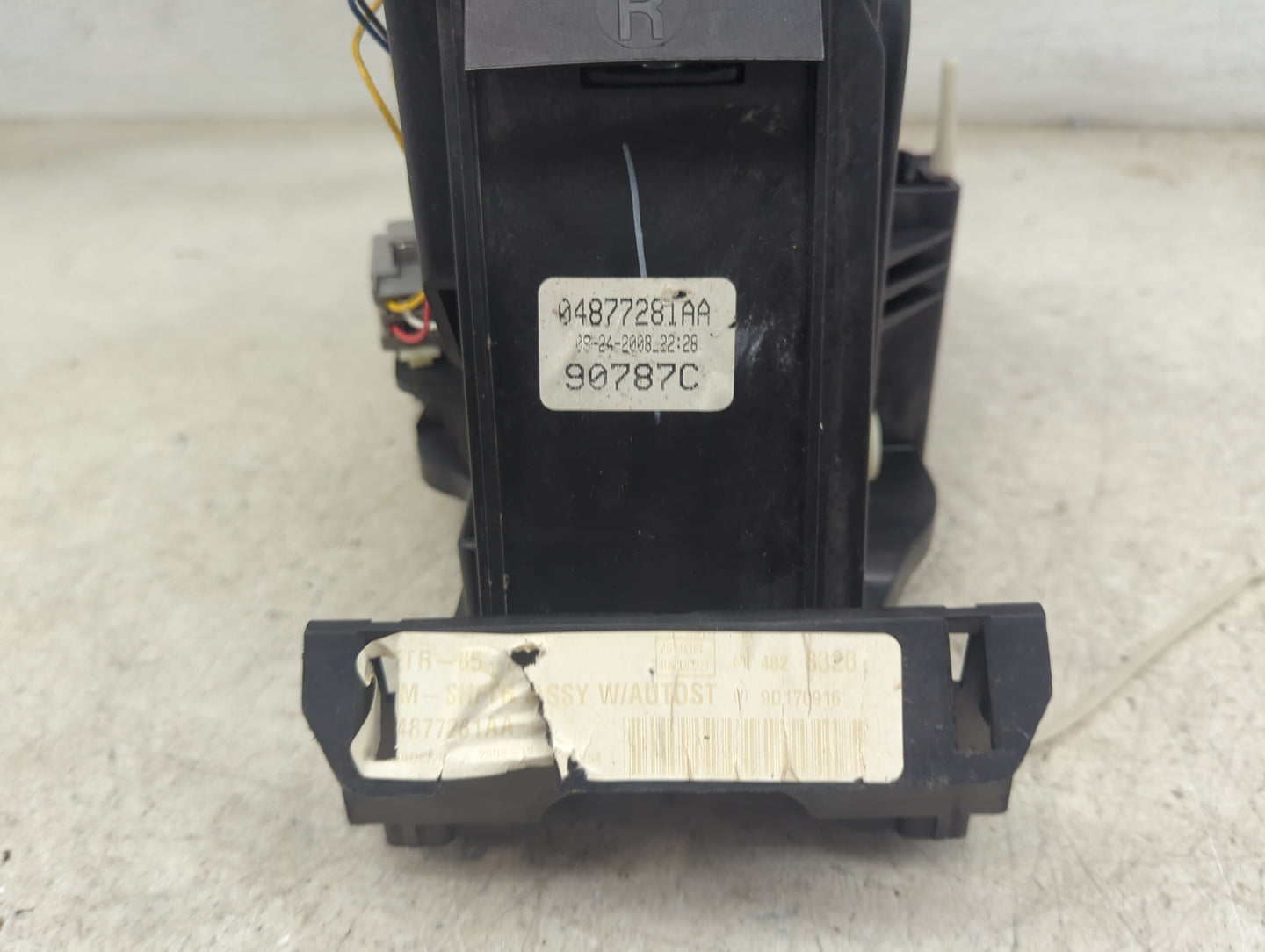 2009 Dodge Caliber Floor Console Assembly Shifter Red - Oemusedautoparts1.com