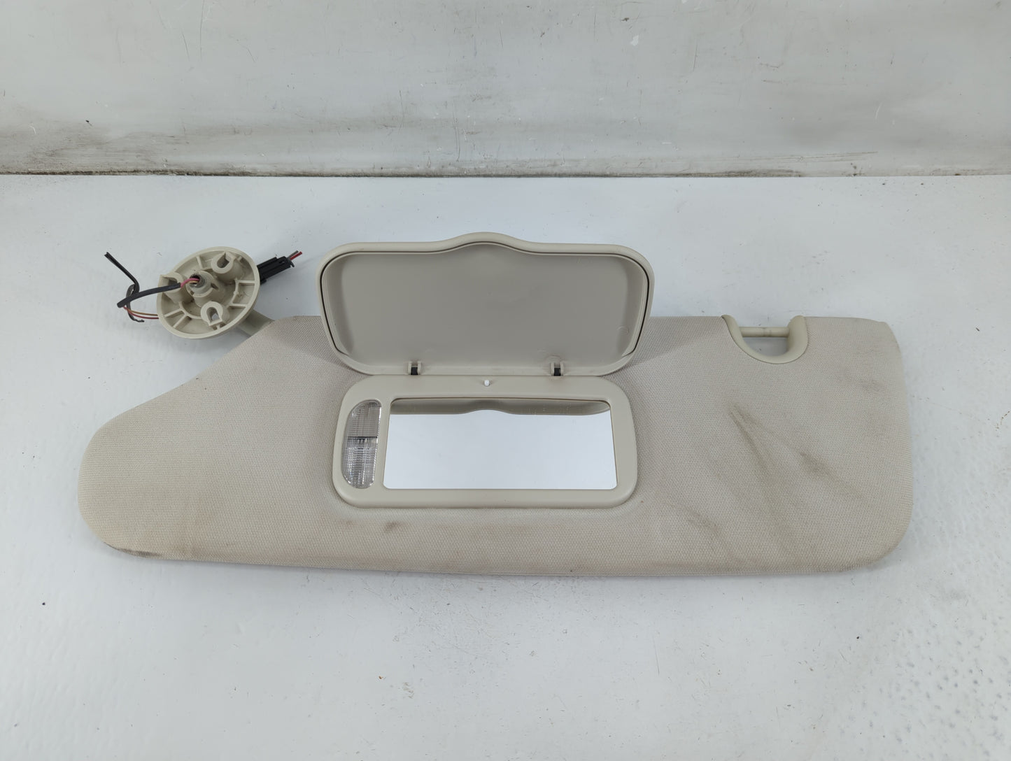 2009 Dodge Caravan Sun Visor Shade Replacement Driver Left Mirror Fits Fits 2008 2010 OEM Used Auto Parts - Oemusedautoparts
