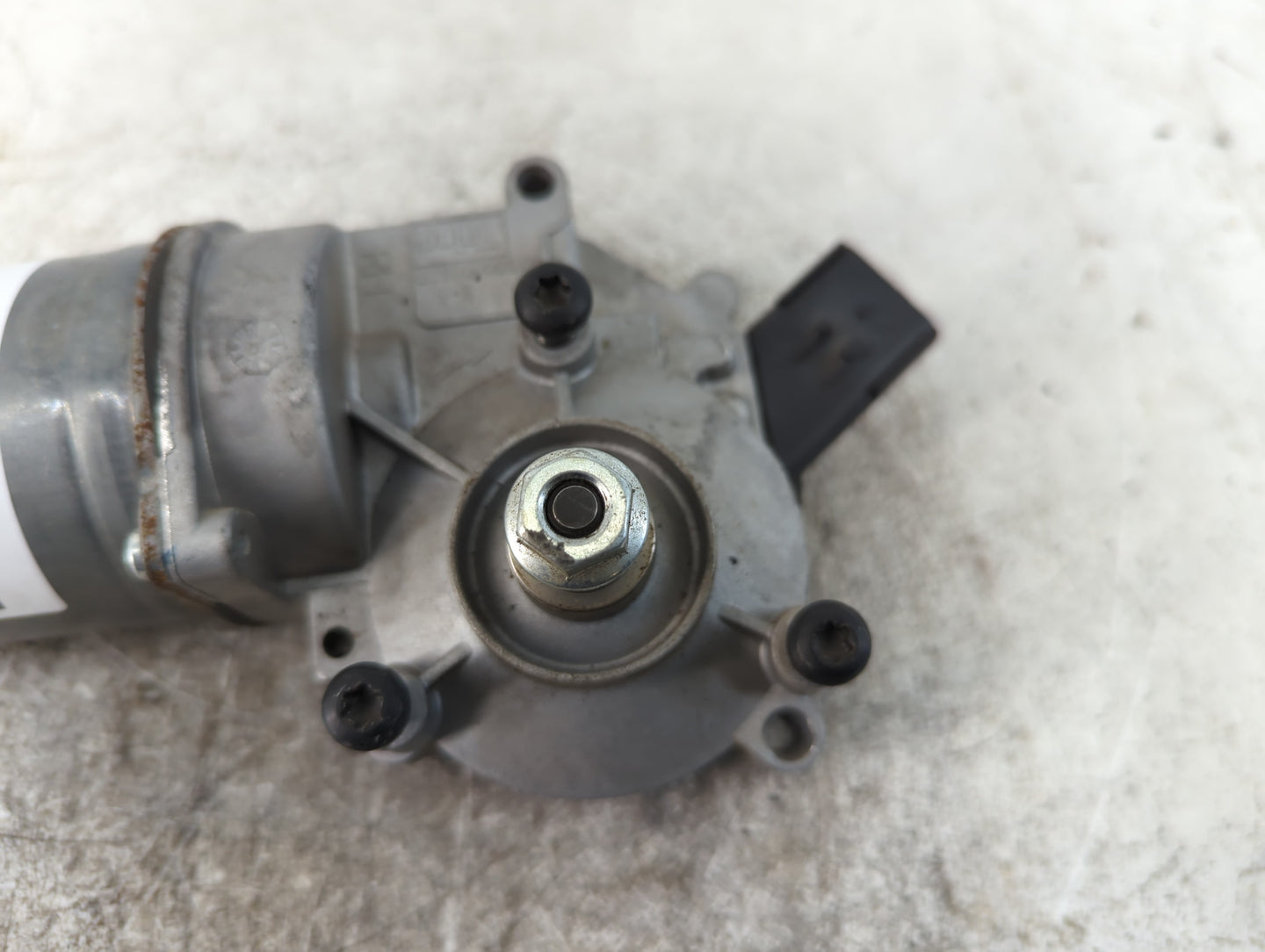 2009 Dodge Caravan Front Windshield Wiper Motor P/N:68028446AB Fits Fits 2008 2010 2011 2012 2013 2014 2015 2016 OEM Used Au
