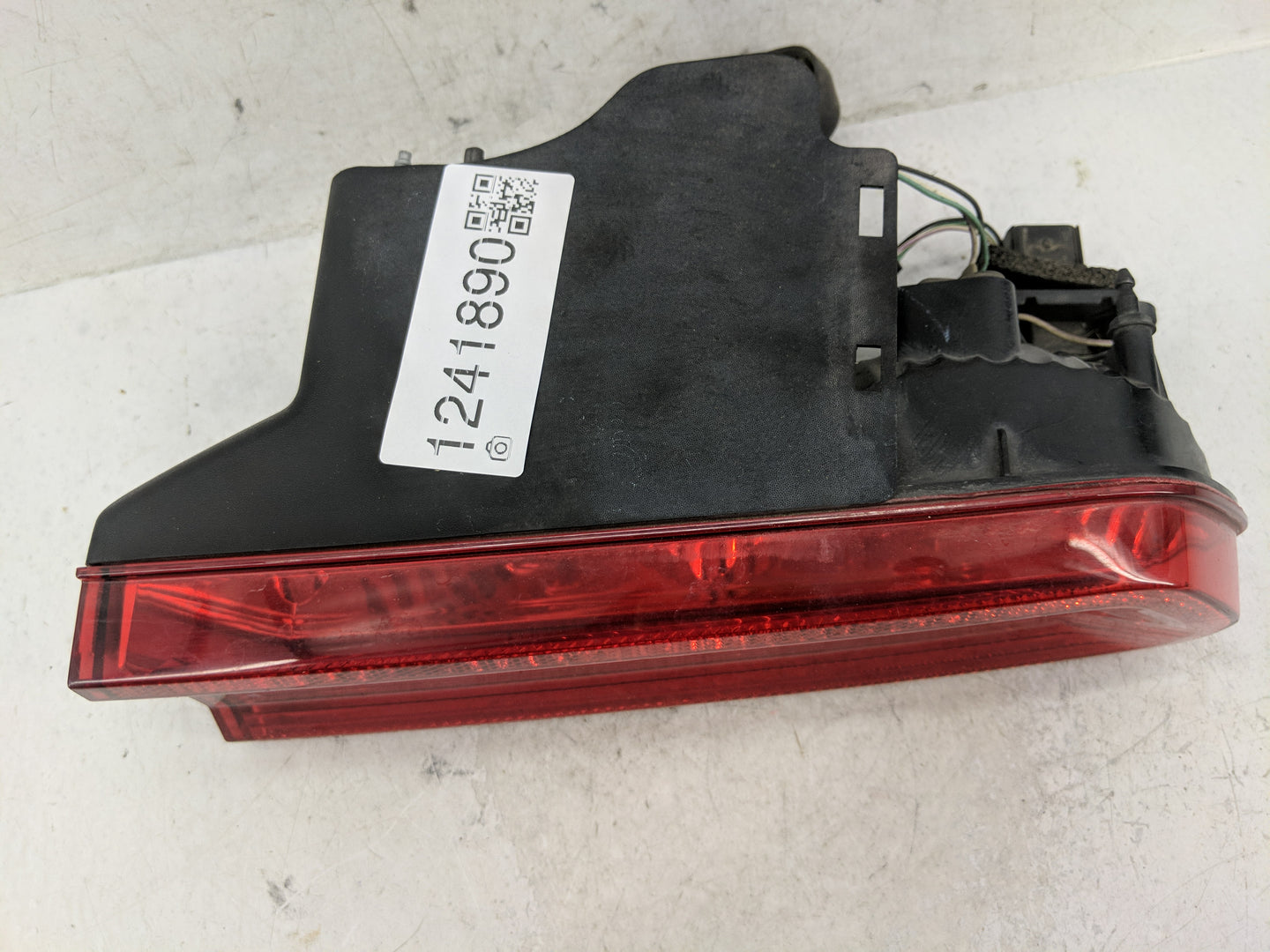 2008-2014 Dodge Challenger Tail Light Assembly Passenger Right OEM P/N:220-0815-006 Fits Fits 2008 2009 2010 2011 2012 2013 