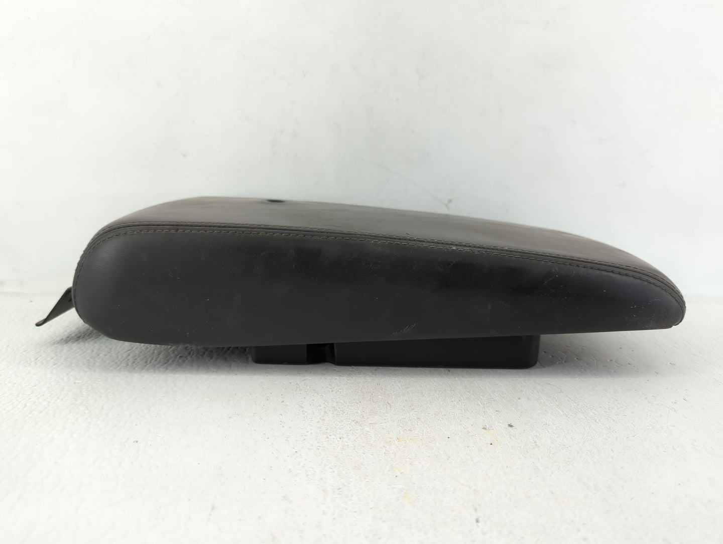 2008-2010 Dodge Charger Center Console Armrest Cover Lid Black - Oemusedautoparts1.com