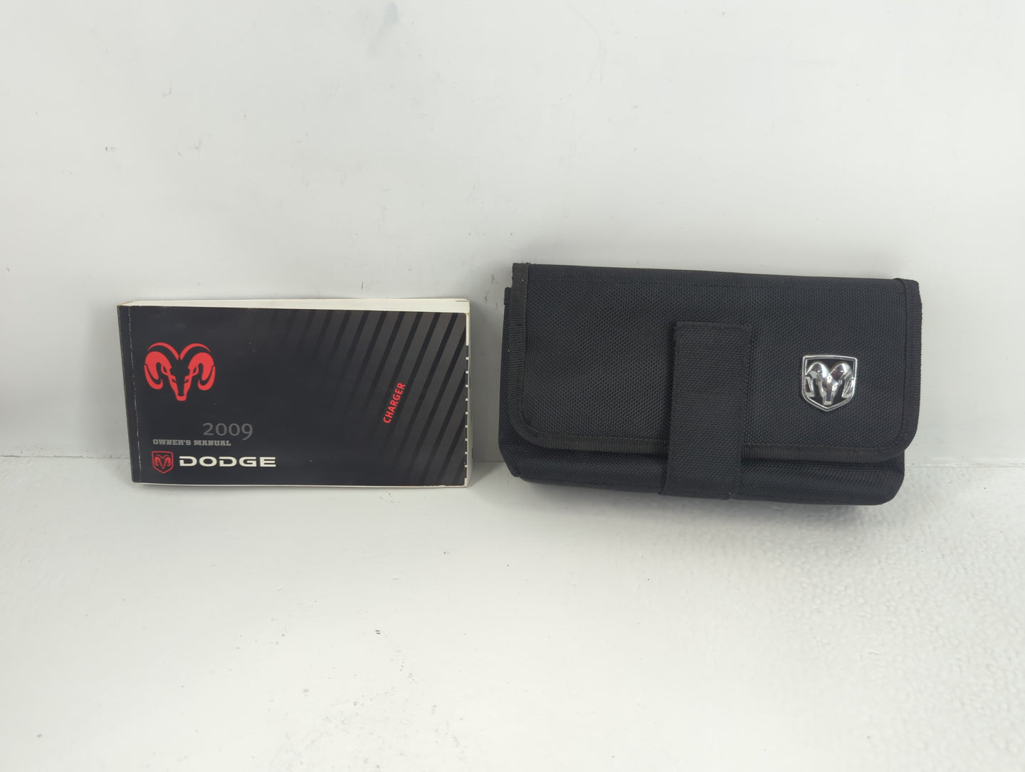 2009 Dodge Charger Owners Manual Book Guide P/N:81-226-0920 OEM Used Auto Parts - Oemusedautoparts1.com
