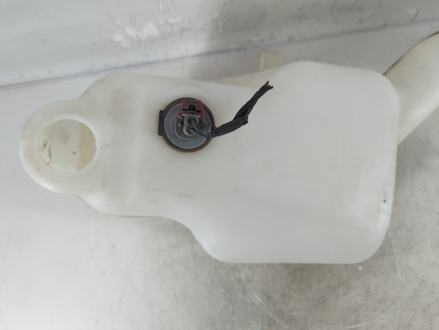 2006-2010 Dodge Charger Windshield Washer Fluid Reservoir Bottle Oem - Oemusedautoparts1.com