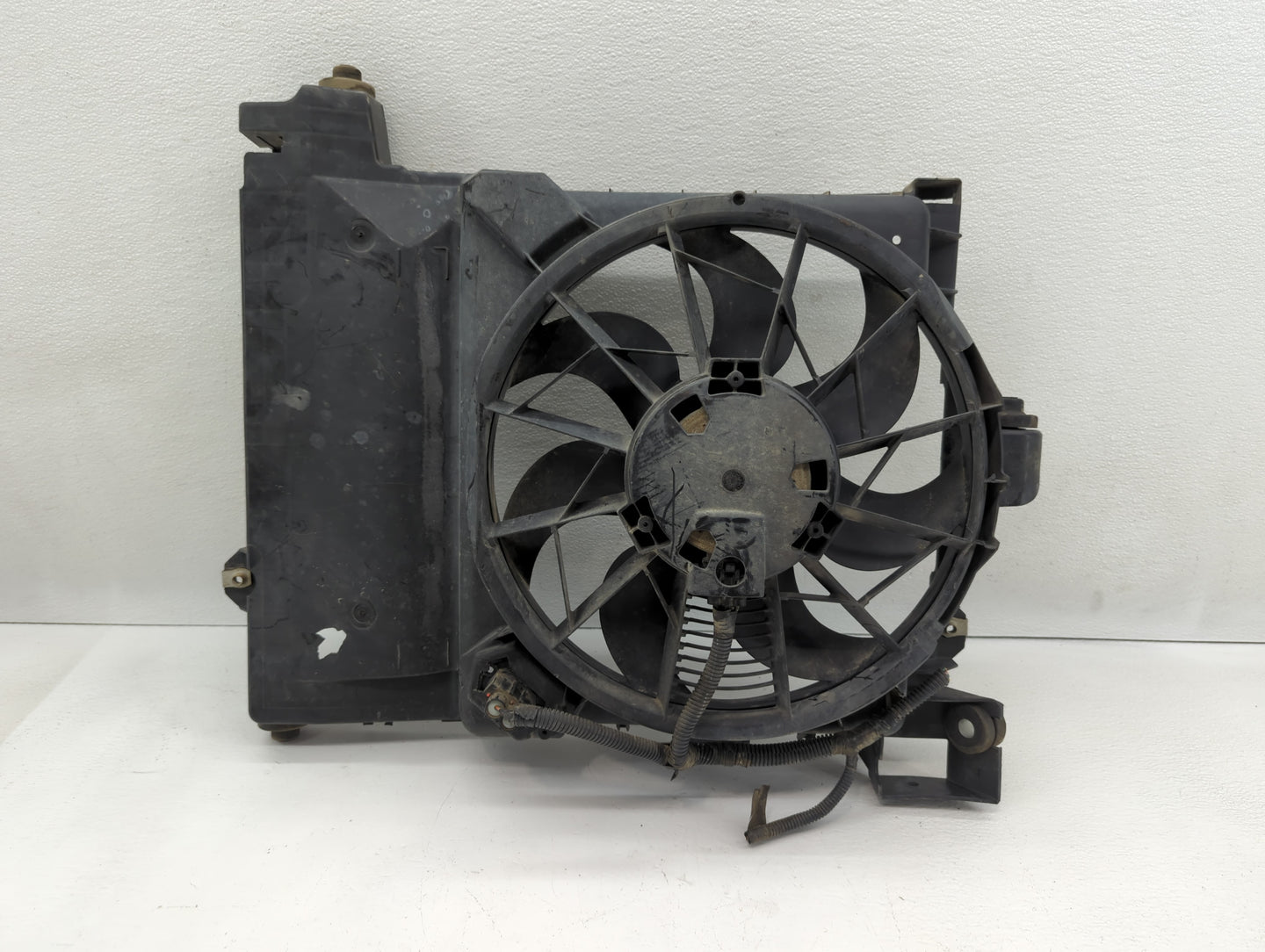 2006-2009 Dodge Durango Left Radiator Fan Motor Assembly - Oemusedautoparts1.com