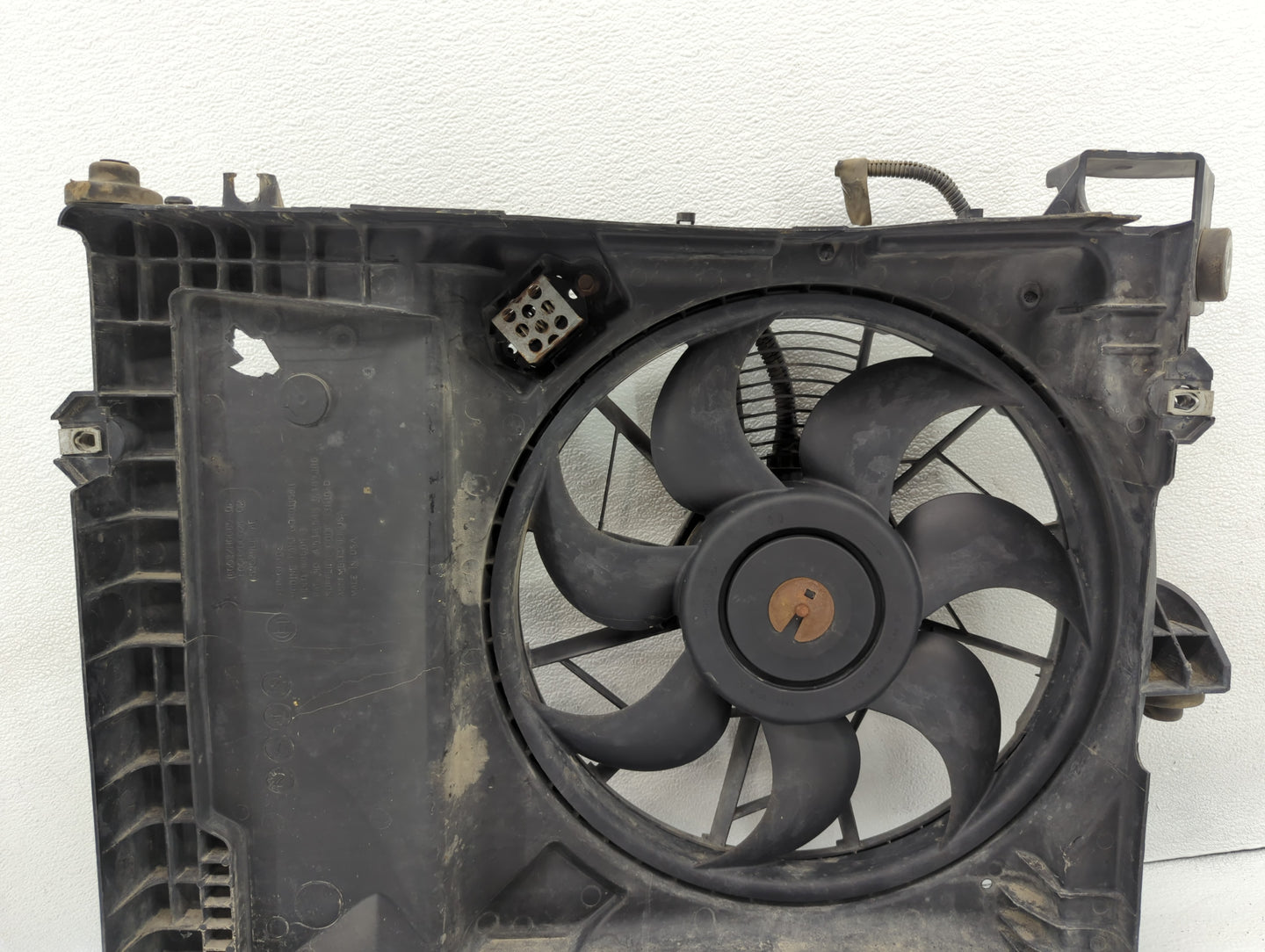 2006-2009 Dodge Durango Left Radiator Fan Motor Assembly - Oemusedautoparts1.com