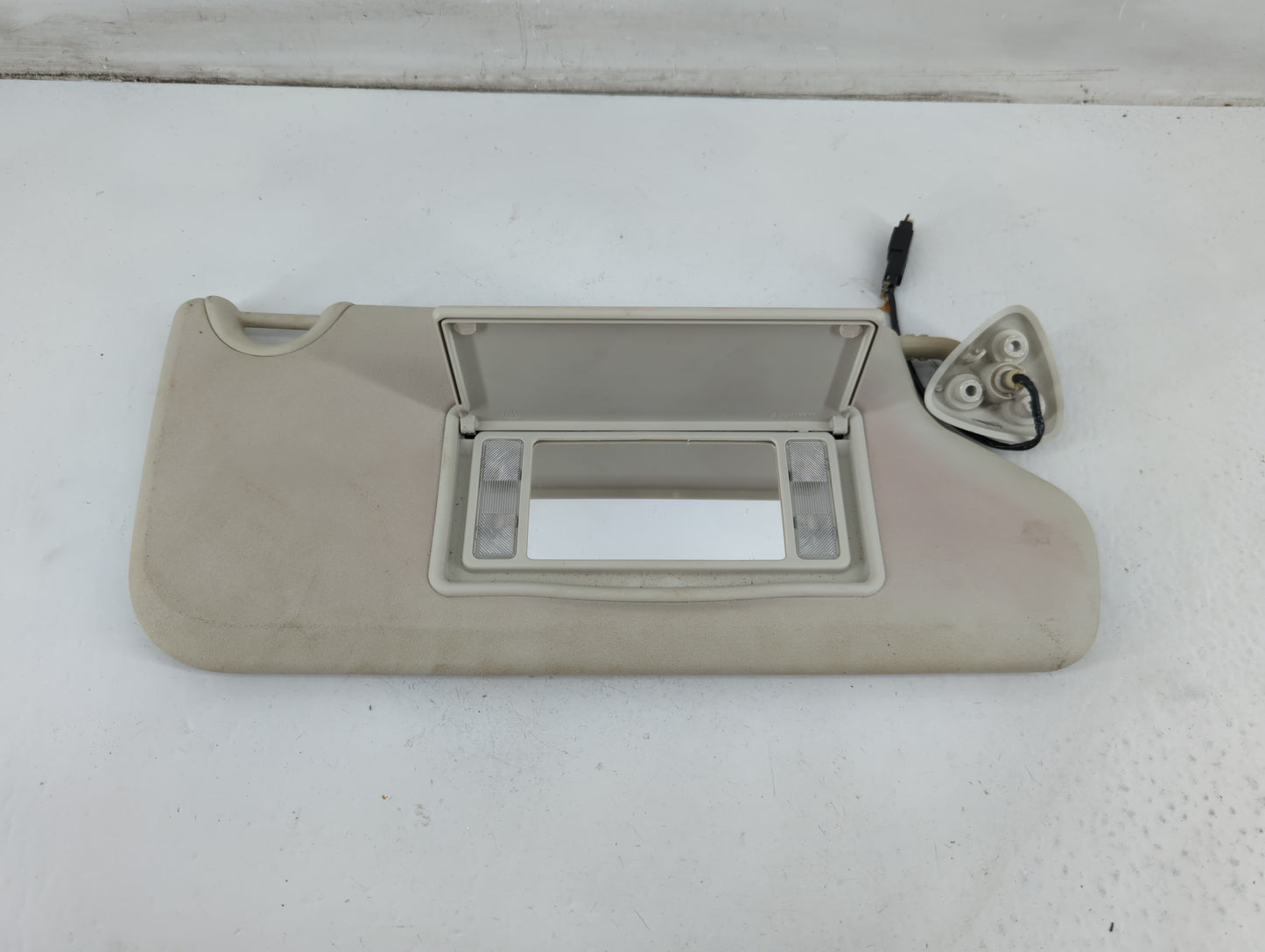 2009-2010 Dodge Journey Sun Visor Shade Replacement Passenger Right Mirror Fits Fits 2009 2010 OEM Used Auto Parts - Oemused