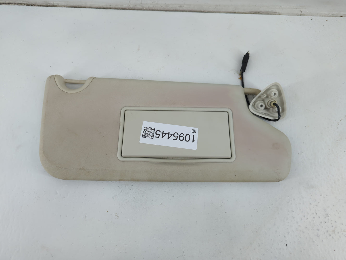 2009-2010 Dodge Journey Sun Visor Shade Replacement Passenger Right Mirror Fits Fits 2009 2010 OEM Used Auto Parts - Oemused