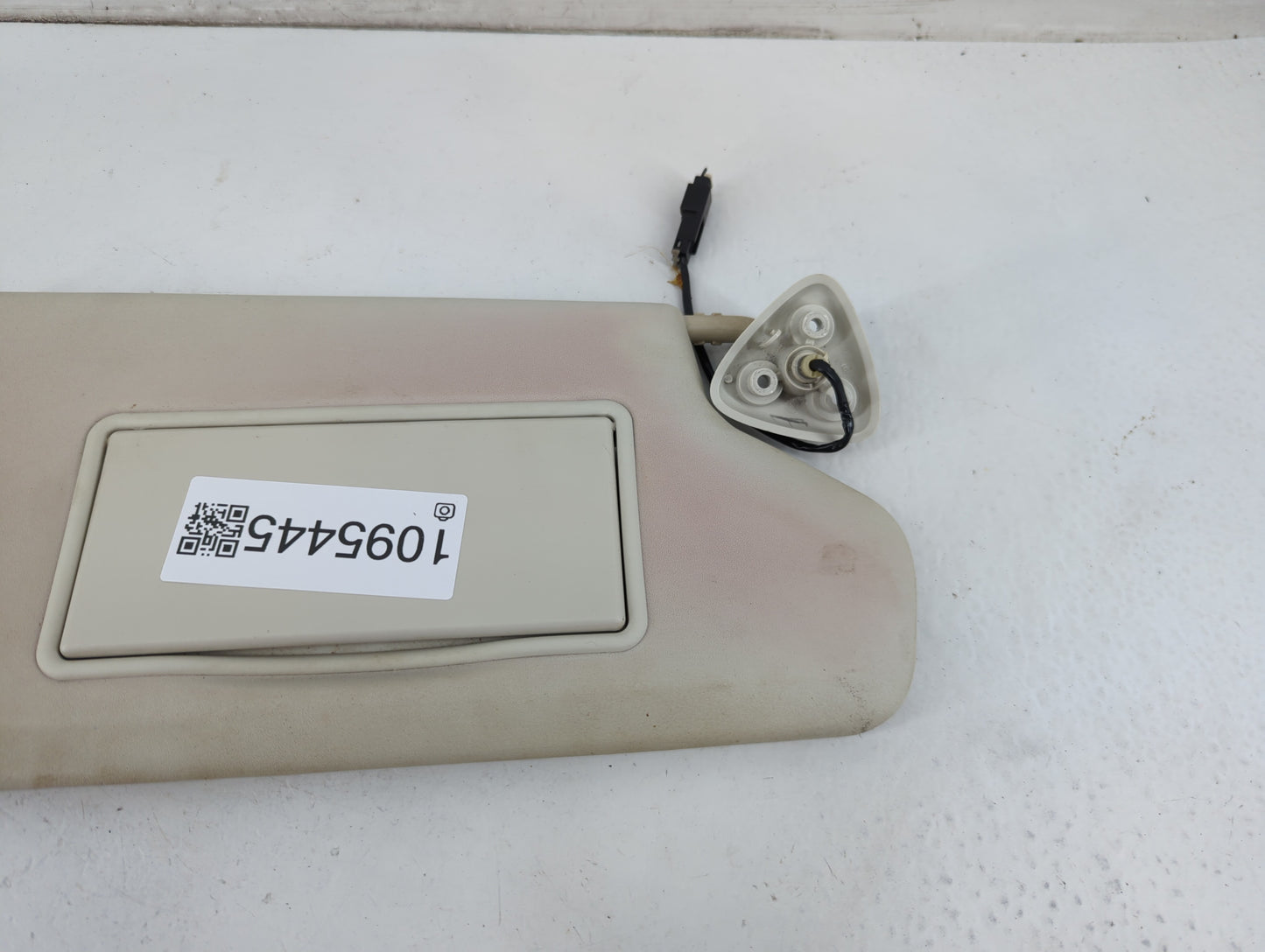 2009-2010 Dodge Journey Sun Visor Shade Replacement Passenger Right Mirror Fits Fits 2009 2010 OEM Used Auto Parts - Oemused