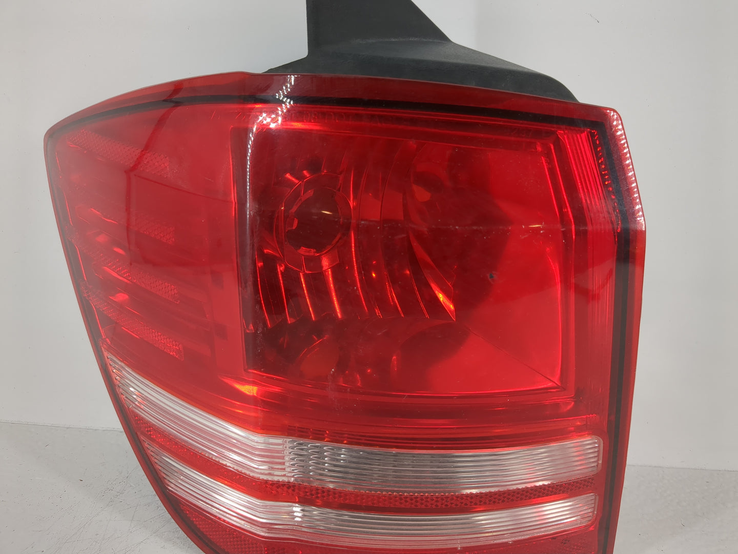 2009 Dodge Journey Tail Light Assembly Driver Left OEM P/N:EE-CS297 Fits OEM Used Auto Parts - Oemusedautoparts1.com