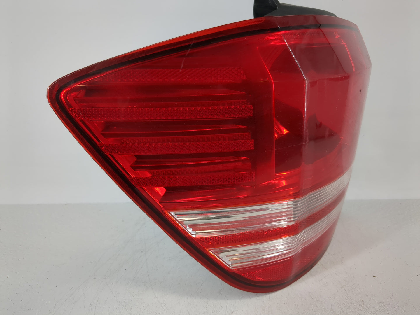 2009 Dodge Journey Tail Light Assembly Driver Left OEM P/N:EE-CS297 Fits OEM Used Auto Parts - Oemusedautoparts1.com