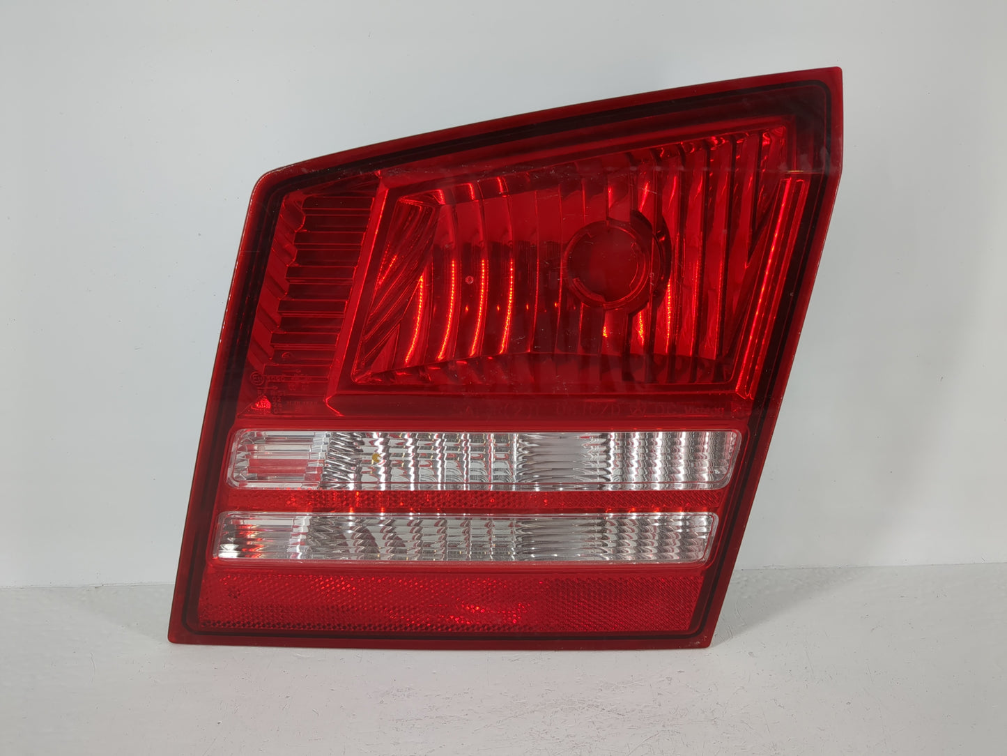 2009 Dodge Journey Passenger Right Side Deck Lid Mounted Tail Light - Oemusedautoparts1.com