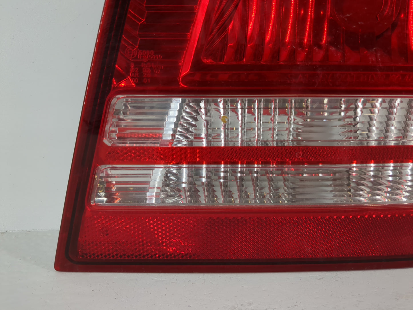 2009 Dodge Journey Passenger Right Side Deck Lid Mounted Tail Light - Oemusedautoparts1.com