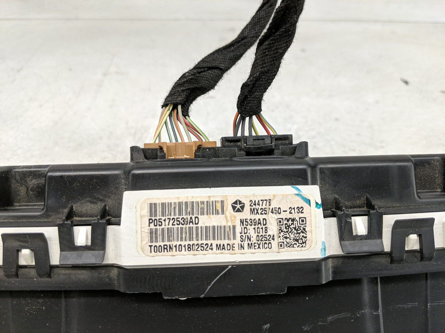 2009 Dodge Journey Instrument Cluster Speedometer Gauges P/N:P05172539AD Fits OEM Used Auto Parts - Oemusedautoparts1.com